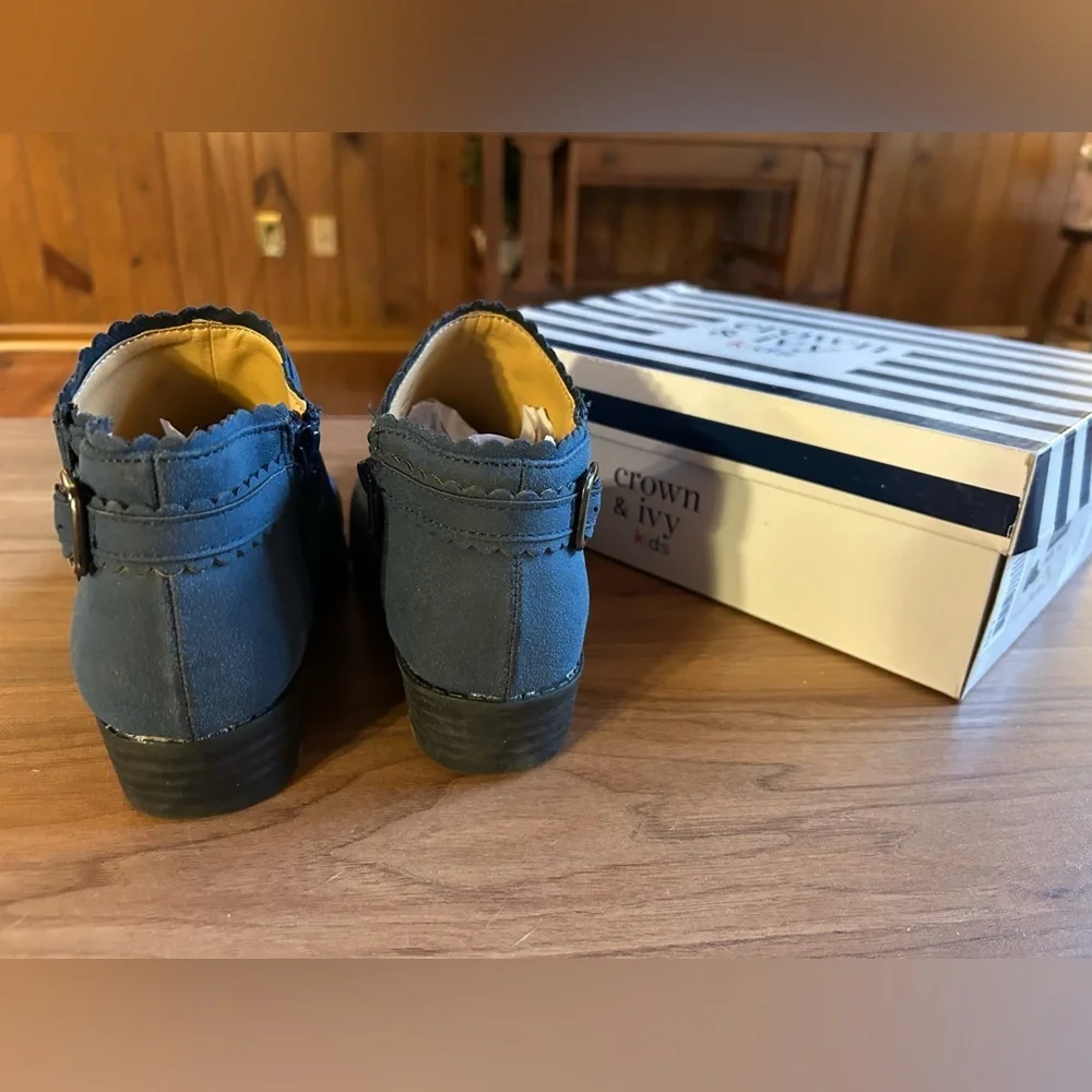 NWT, in box, Crown & Ivy navy booties girl’s sz 3, women’s sz 5